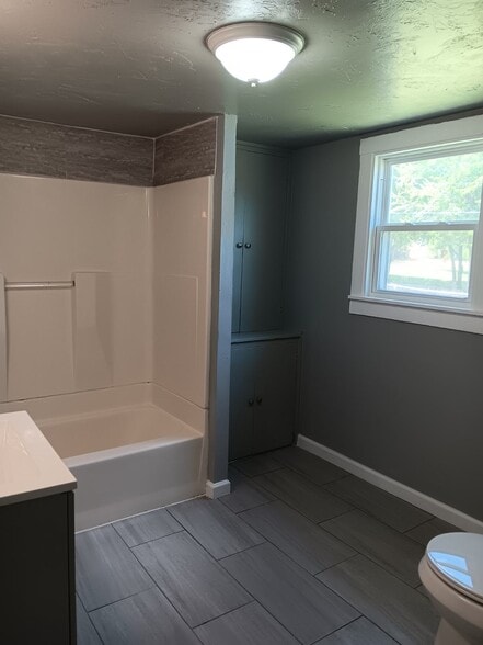 Building Photo - 608 E Perkins Ave