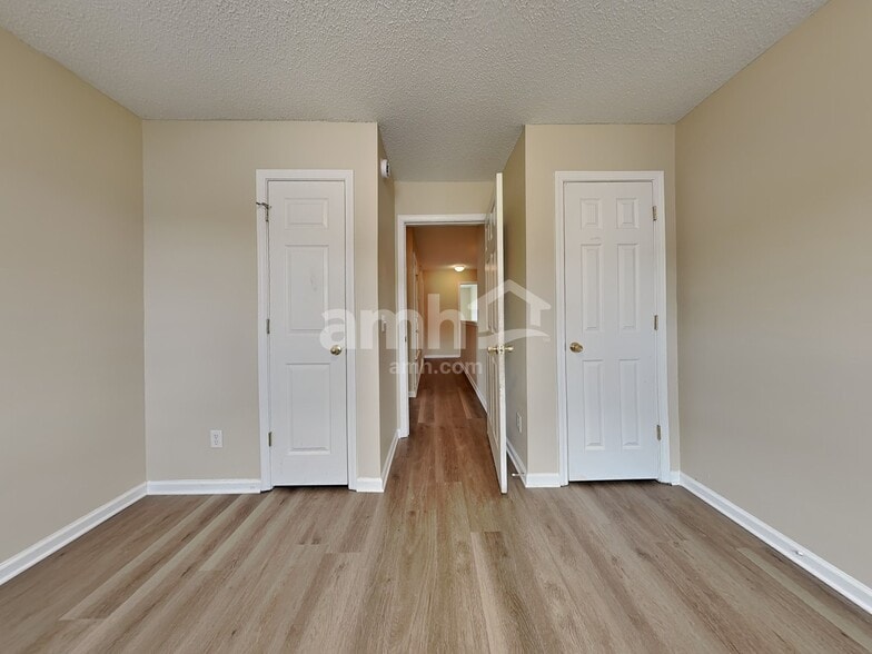 Building Photo - 15 Beacon Ln