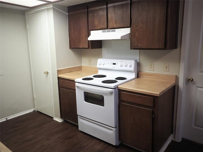 Building Photo - 1218 Tartan Ln