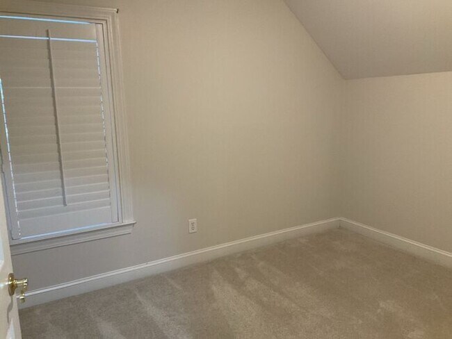 Building Photo - 104 Garden Trail Ln