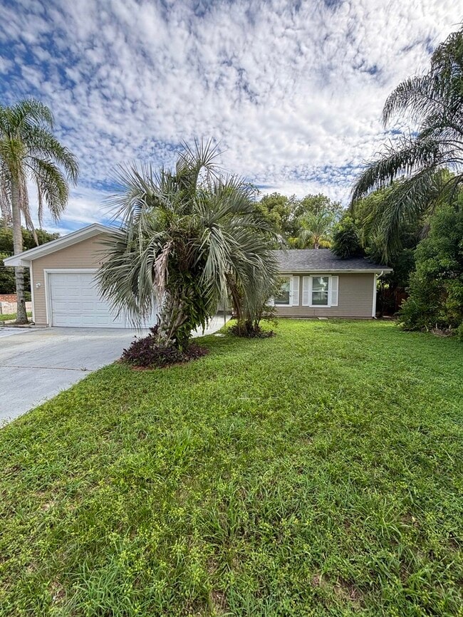 Building Photo - Updated 3 Bedroom Home in Orlando / Pet Fr...