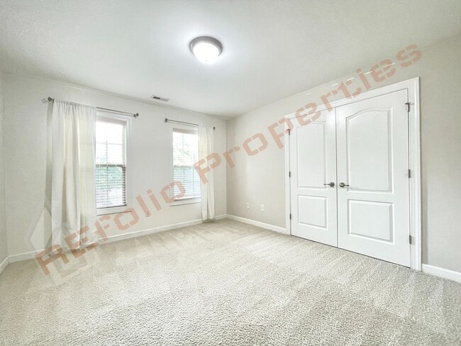 Building Photo - Lovely 5 Bedroom 4 Bathroom Single Family ...