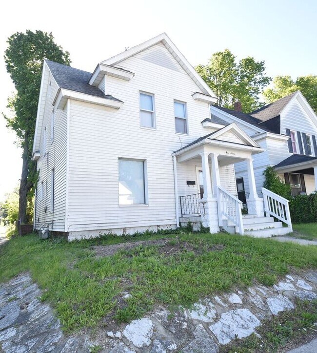 Building Photo - Near Downtown South Bend 3 bedroom home