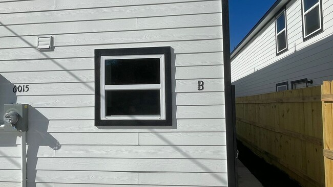 Building Photo - Beautiful house, perfect for families!!