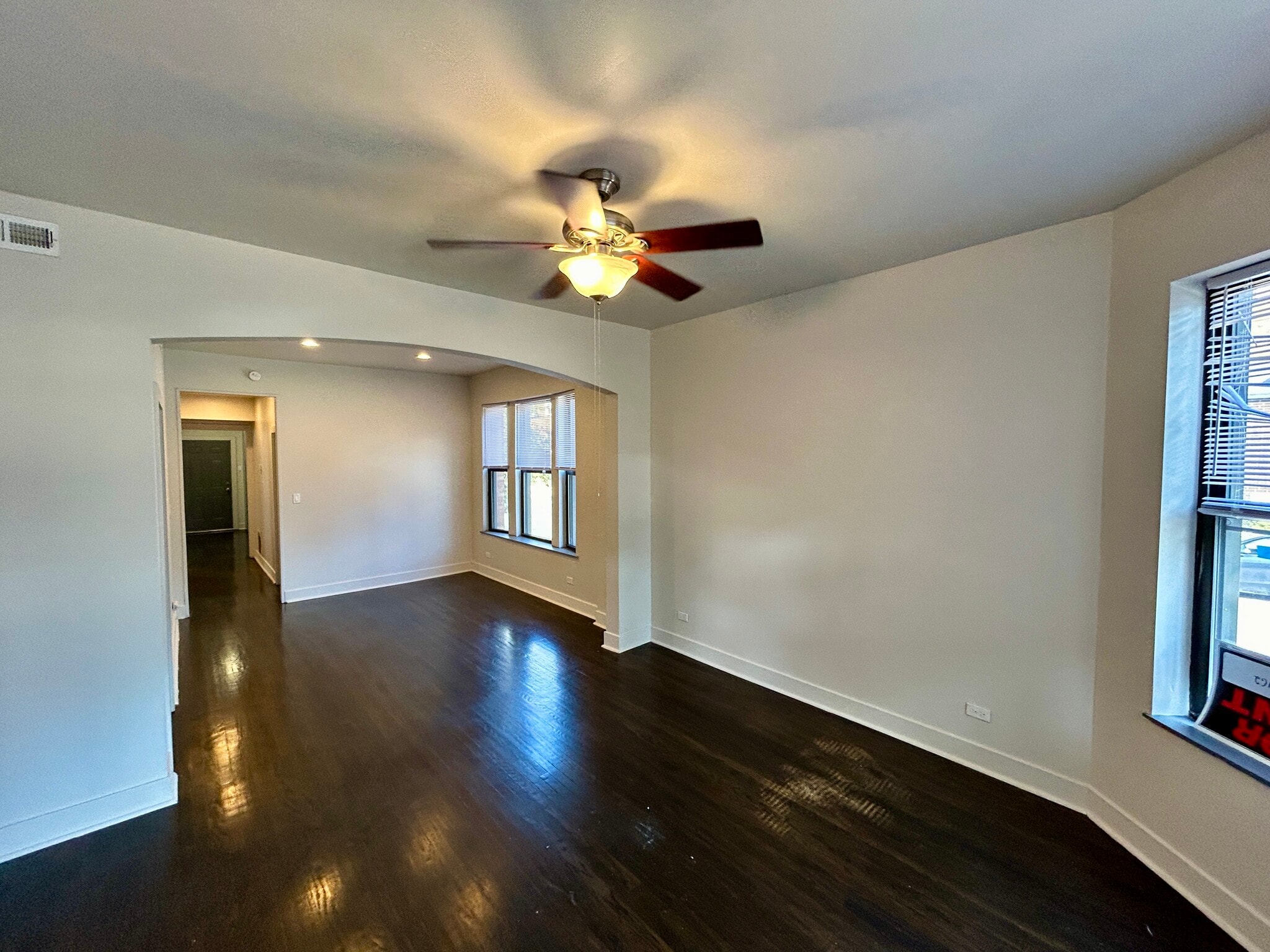 Building Photo - 3400 W Evergreen Ave