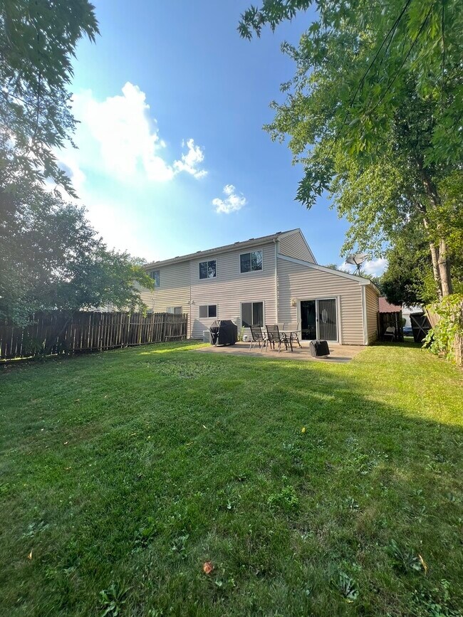 Building Photo - 43 Buckingham Ln