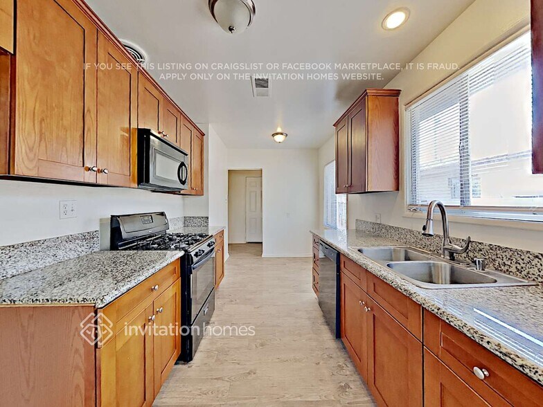 Building Photo - 1235 Oakhurst Dr