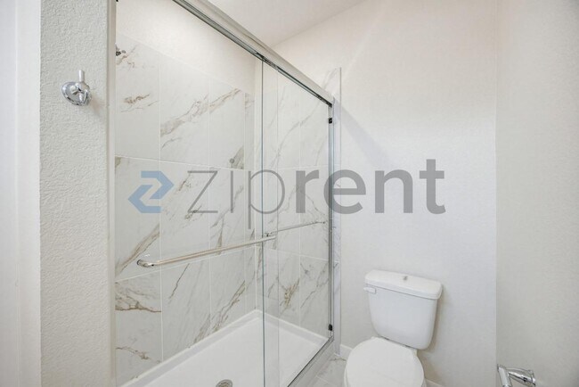 Building Photo - 131 Trifle Trl