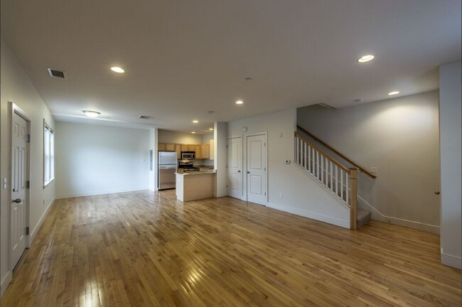 Building Photo - 105 2nd St