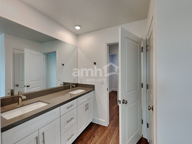 Building Photo - 10144 W Oleta Ave