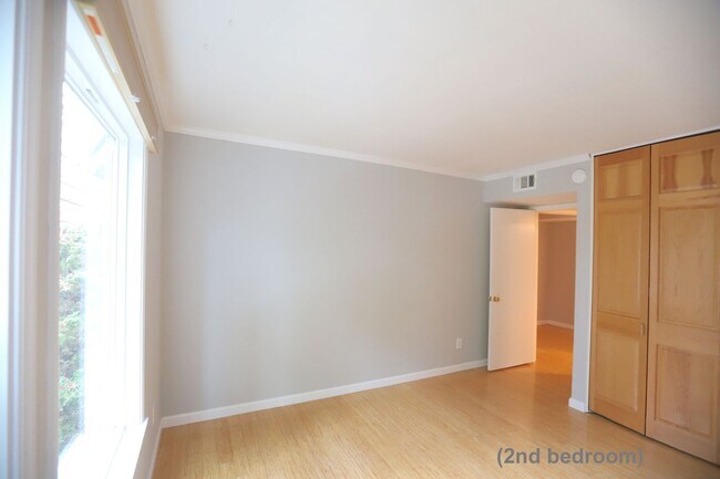 Building Photo - 22 Moss Ave