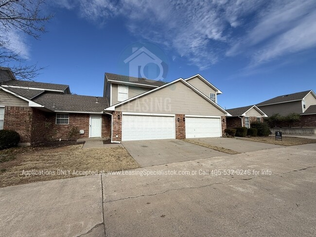 Building Photo - West Norman 3 Bed 2 Bath Garden home!
