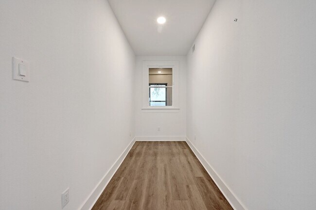 Building Photo - Top of the line House in West Campus for A...