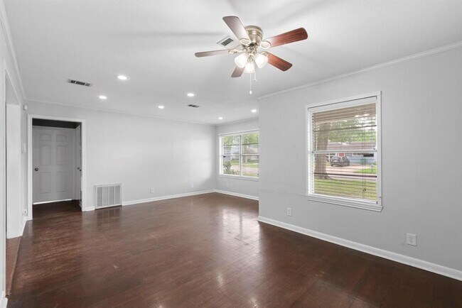 Building Photo - 2122 Althea Dr