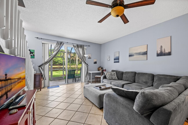 Building Photo - 2185 Salerno Cir