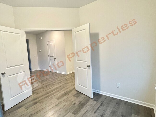 Building Photo - 924 Arlington Wood St