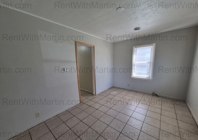 Building Photo - FOR RENT- 2 bedrooms on Ackermant! Pets Ok!