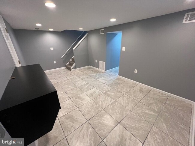 Building Photo - 5804 Shoshone Dr