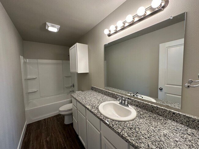 Building Photo - 405 E 21st St