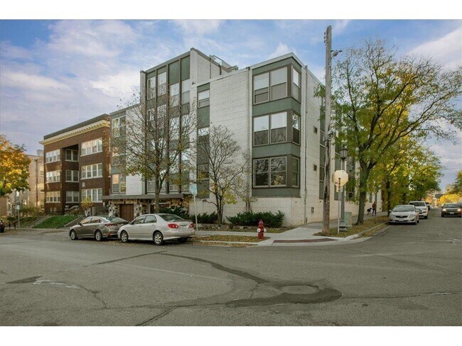 Primary Photo - 821 Douglas Ave