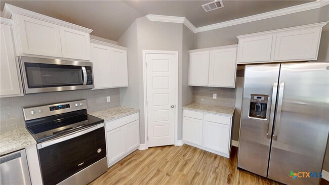 Building Photo - 809 Holliday Dr