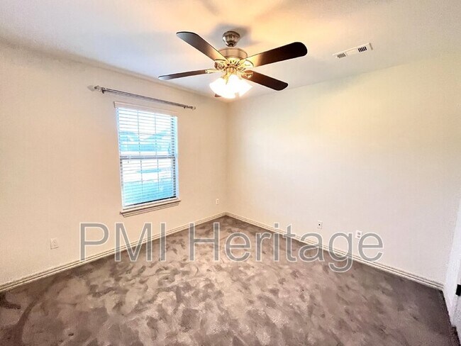Building Photo - 206 Peyton St