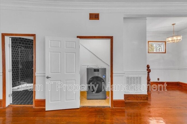 Building Photo - 513 E 33rd St