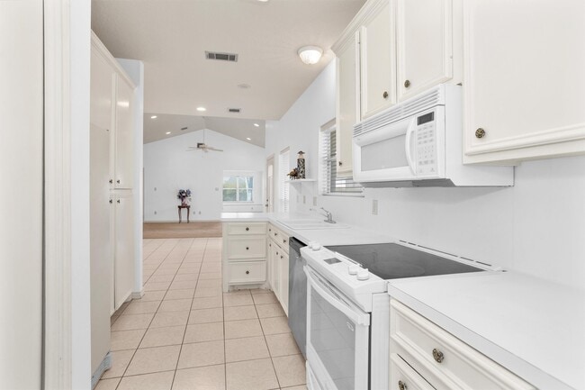 Building Photo - 106 Fairway View Ct