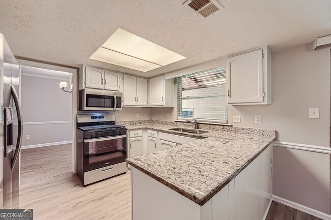 Building Photo - 493 Old Canton Rd