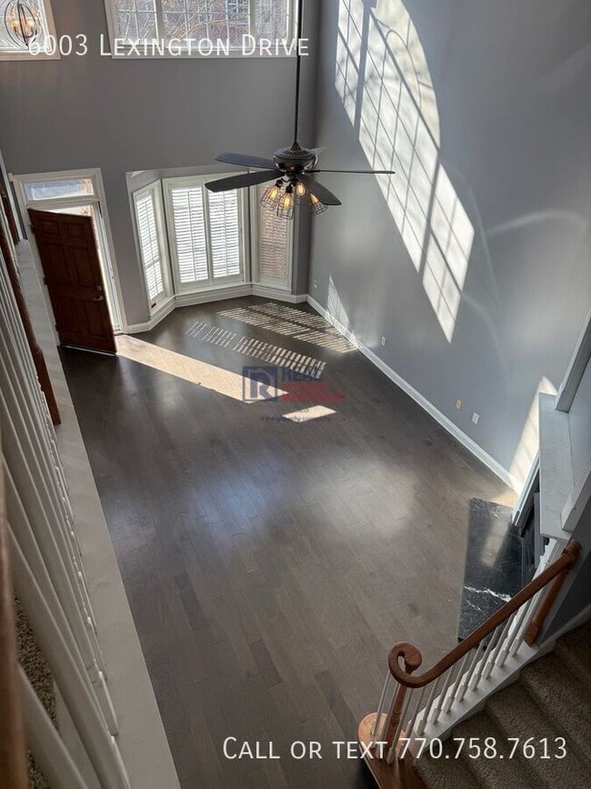 Building Photo - 6003 Lexington Dr