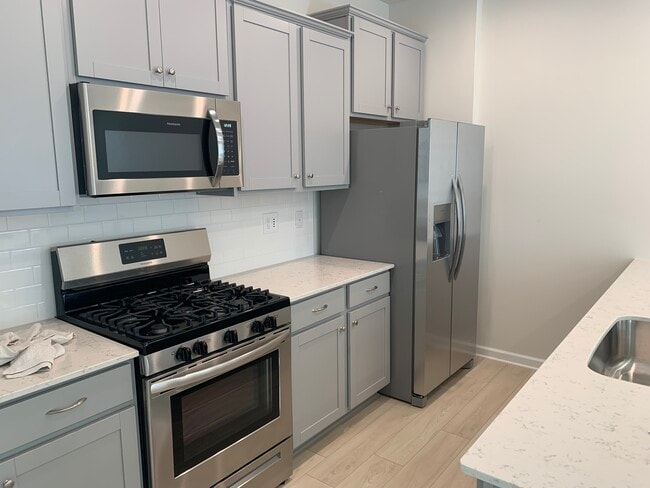 Building Photo - 400 Trailblazer Dr