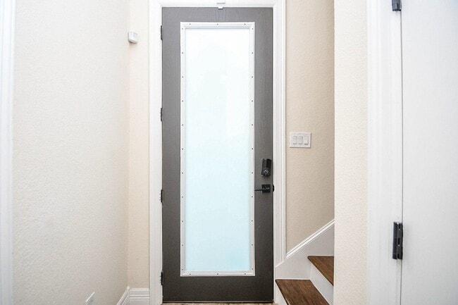 Building Photo - 710 Stanford St