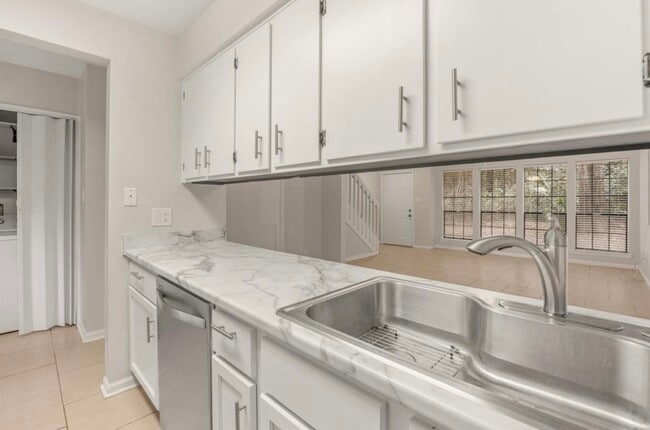 Building Photo - 2309 Green Timbers Trail