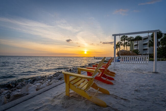 Building Photo - 2502 N Rocky Point Dr