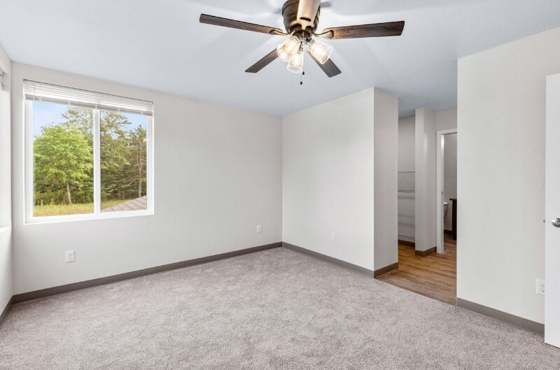 Building Photo - 352 Deschane Ave