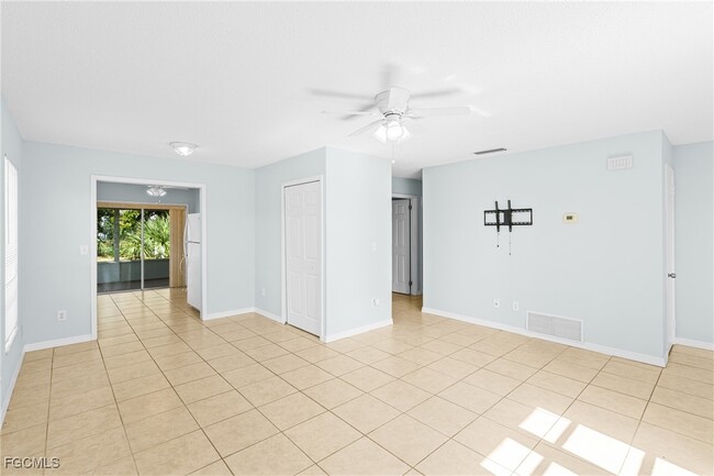 Building Photo - 6014 Deming Ave