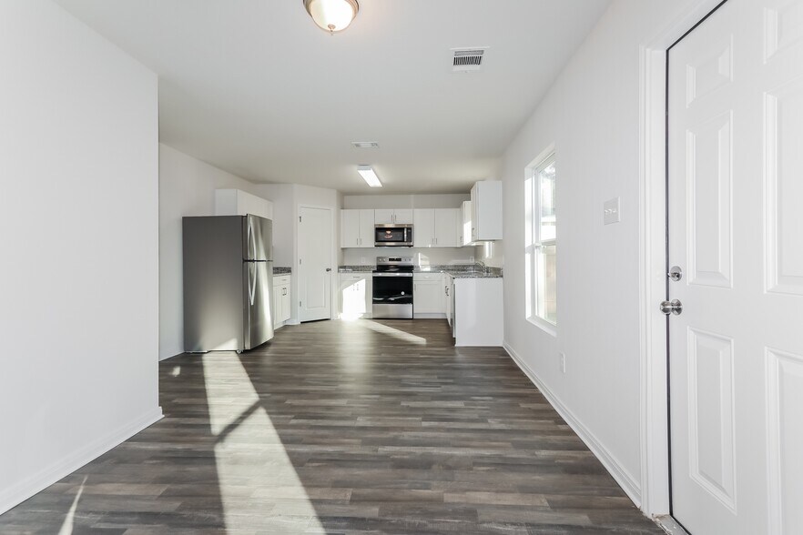 Building Photo - 15763 Del Norte Dr