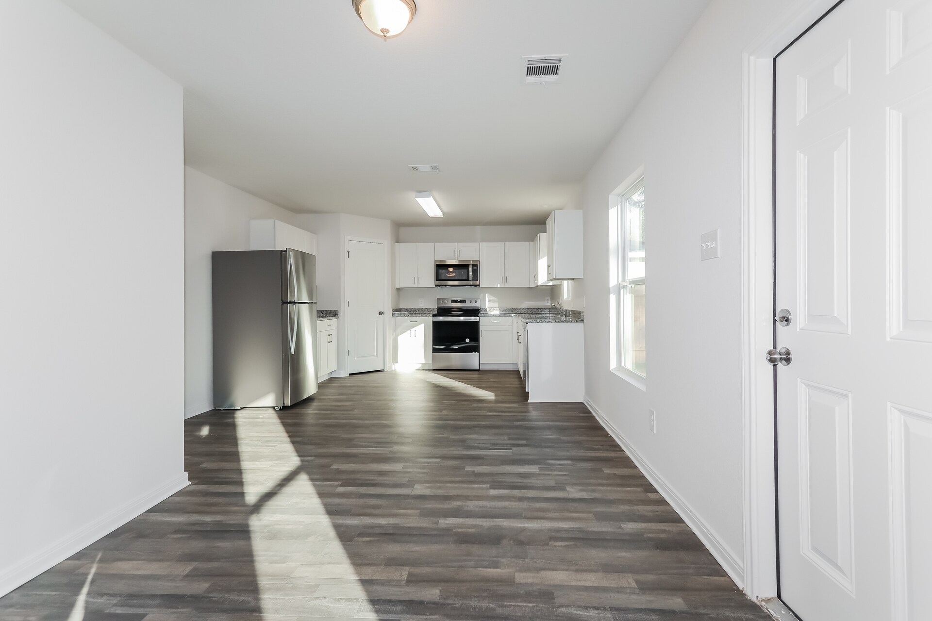 Building Photo - 15763 Del Norte Dr