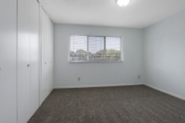 Building Photo - 8704 Wornall Rd