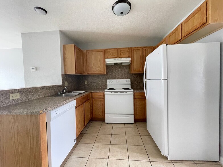 Building Photo - 4006 Madison Dr