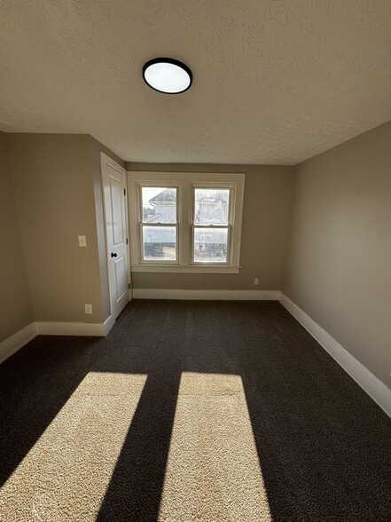 Building Photo - 120 W Brown Ave