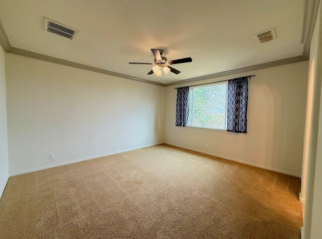 Building Photo - 4290 Lasalle Dr