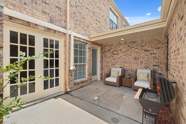 Building Photo - 600 Wilcrest Dr