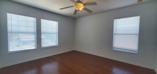 Building Photo - Gorgeous 4-Bedroom, 3-Bathroom Home in Tampa