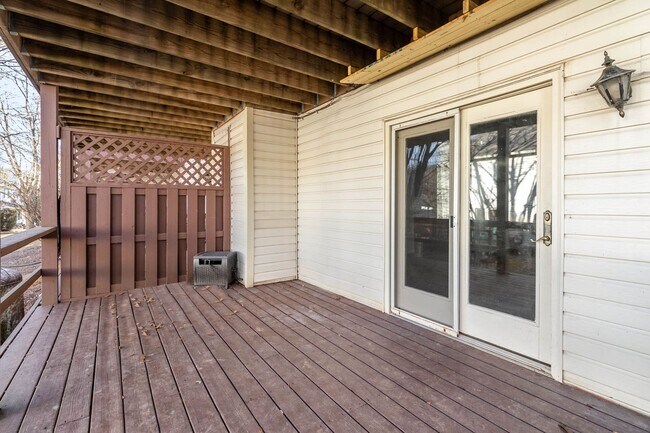 Building Photo - 2039F Raleigh Rd