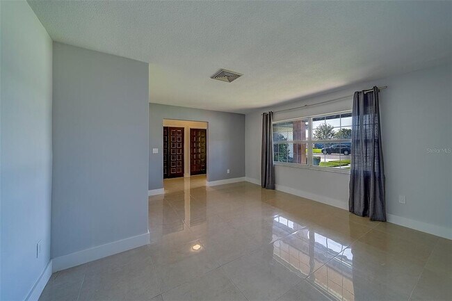 Building Photo - 400 Capri Blvd