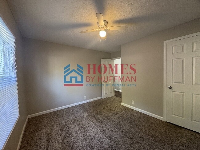 Building Photo - Two Bedroom Duplex | North Side Location