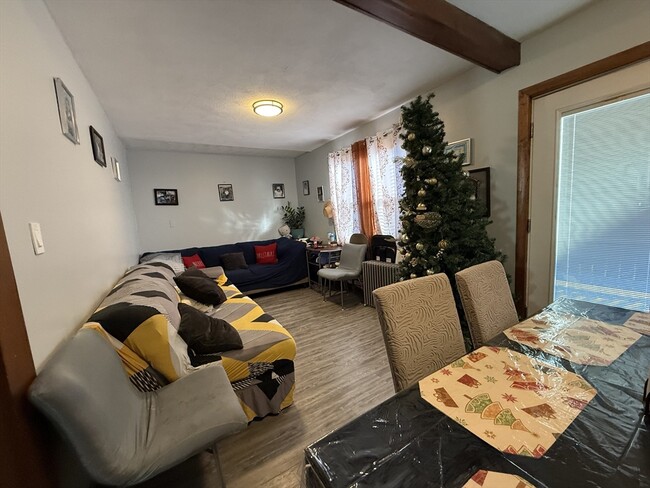 Building Photo - 11 Forrest St