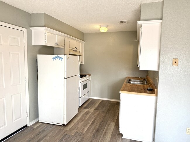 Building Photo - 8 W Cumberland