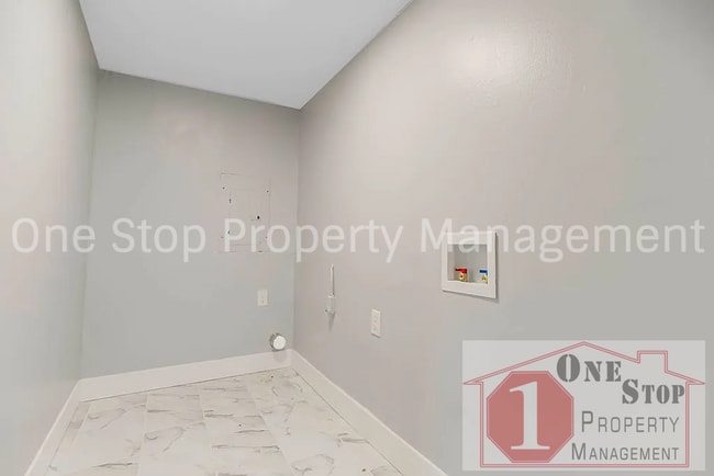 Building Photo - Charming 4-bedroom, 2-bath in Kansas City